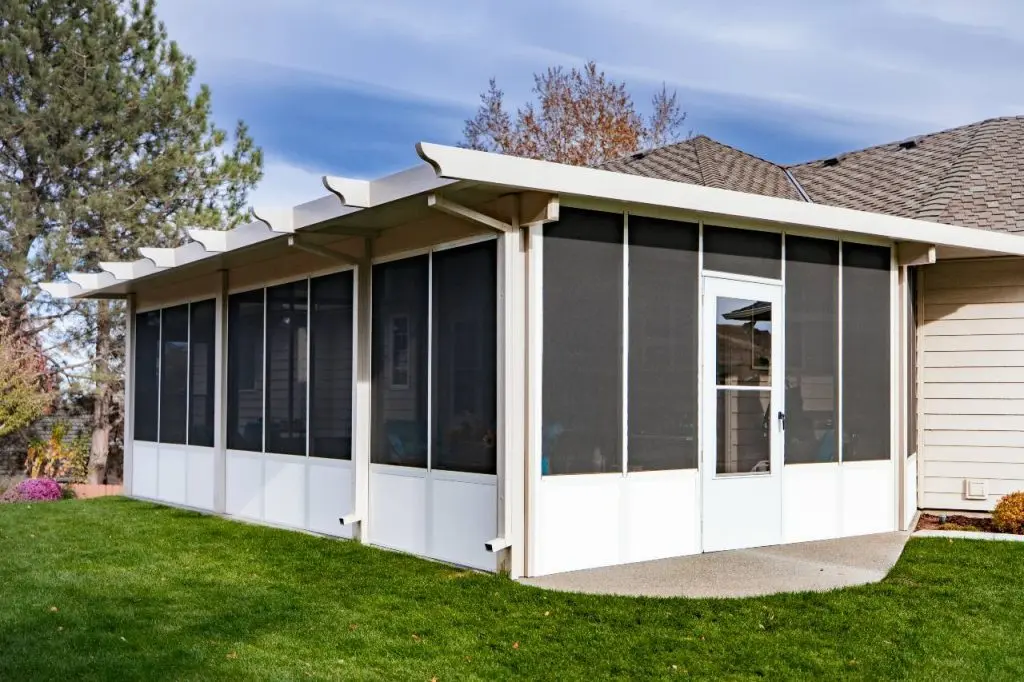 a photo of screen room