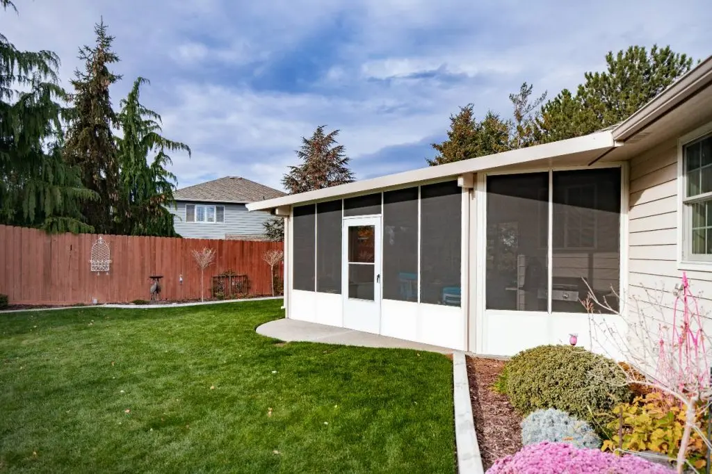 screen room installation in Tri-Cities