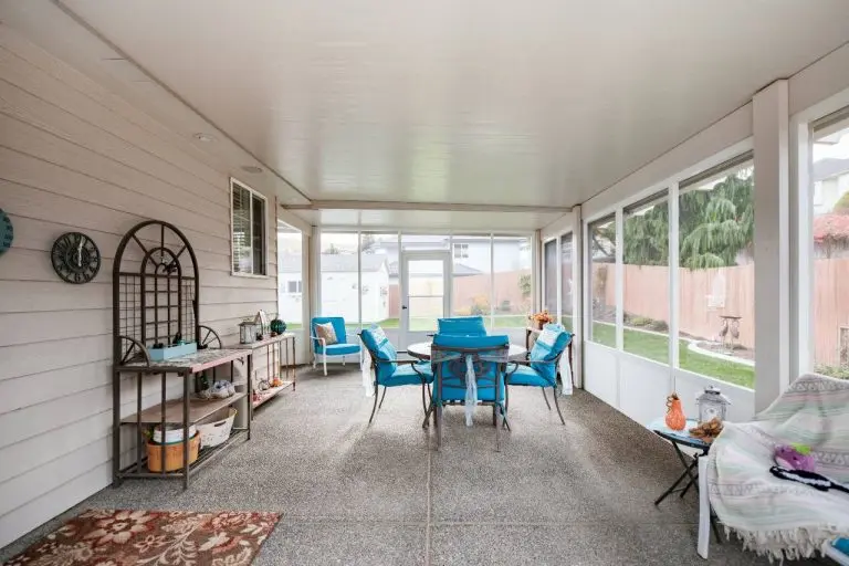 interior view of a screen room in Tri-Cities, WA