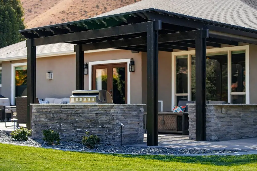 a photo of a modern pergola