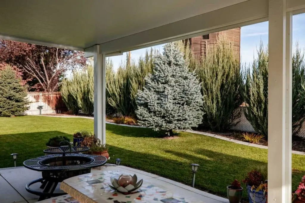 winter decorating ideas for patio covers and pergolas