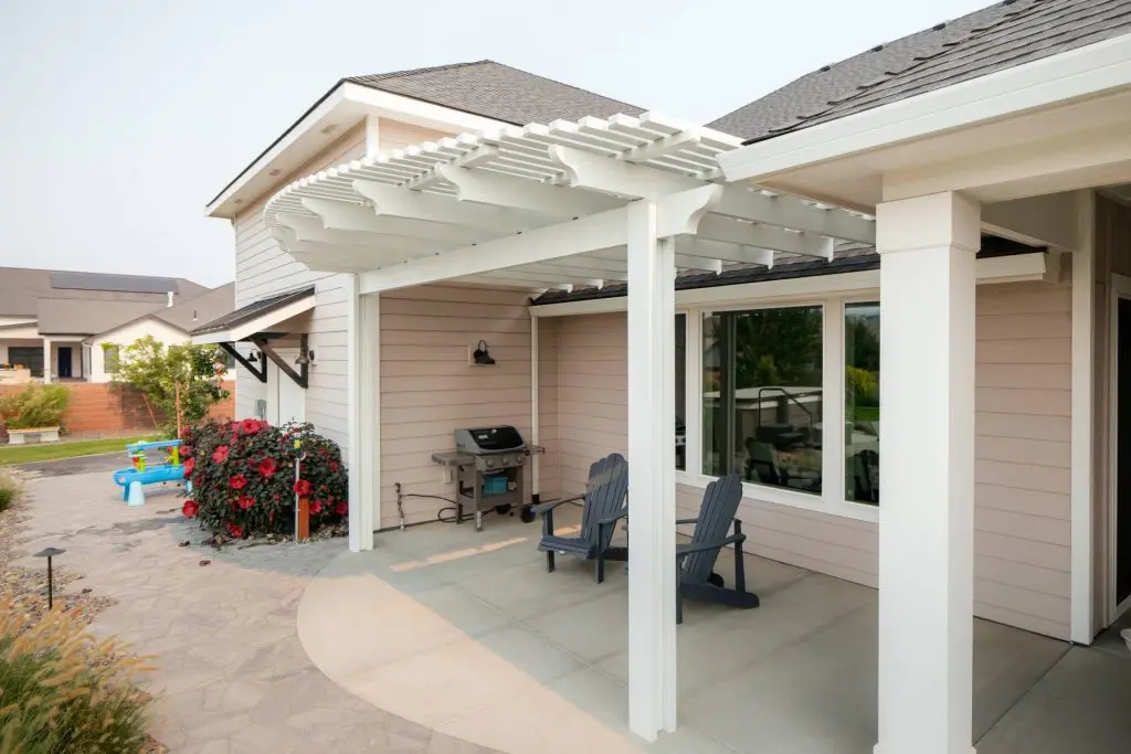 attached custom pergola installation in Kennewick, WA