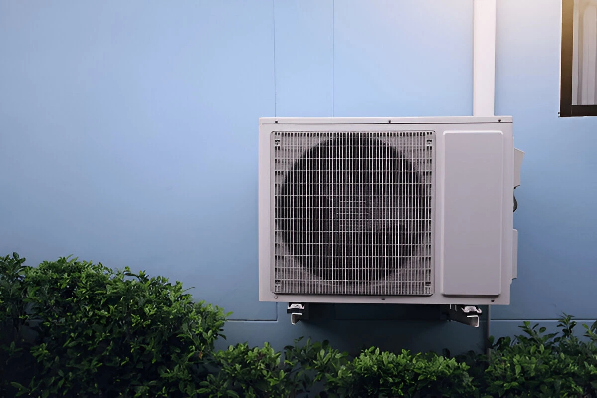 Outdoor unit of a heat pump