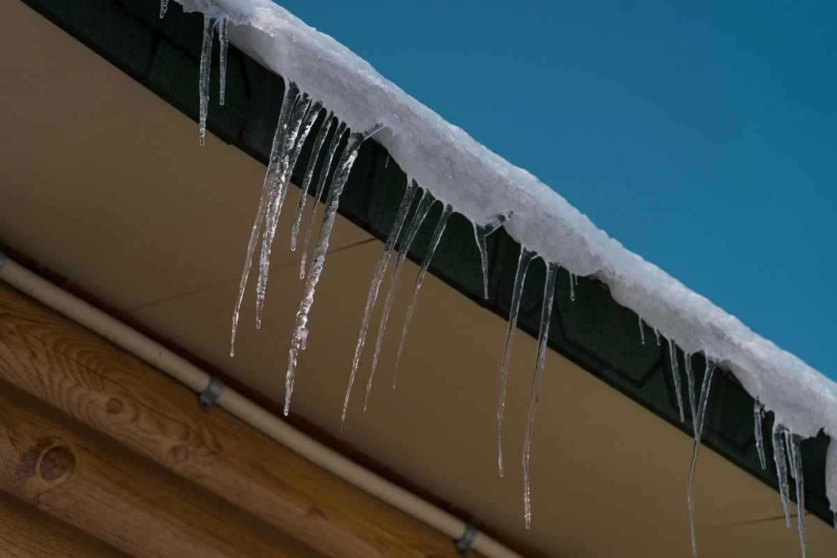 close up to ice dams on roof