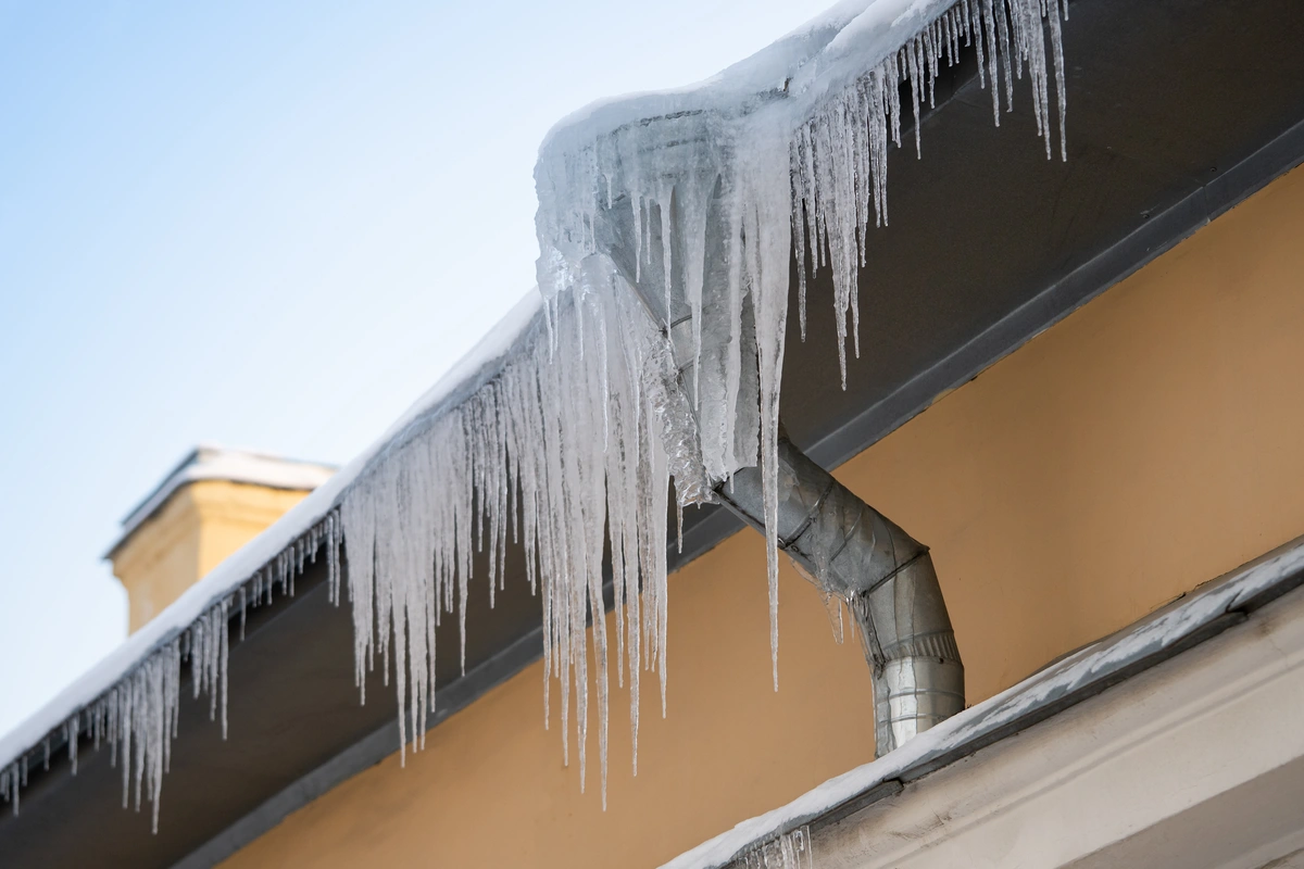 ice dam on pipe