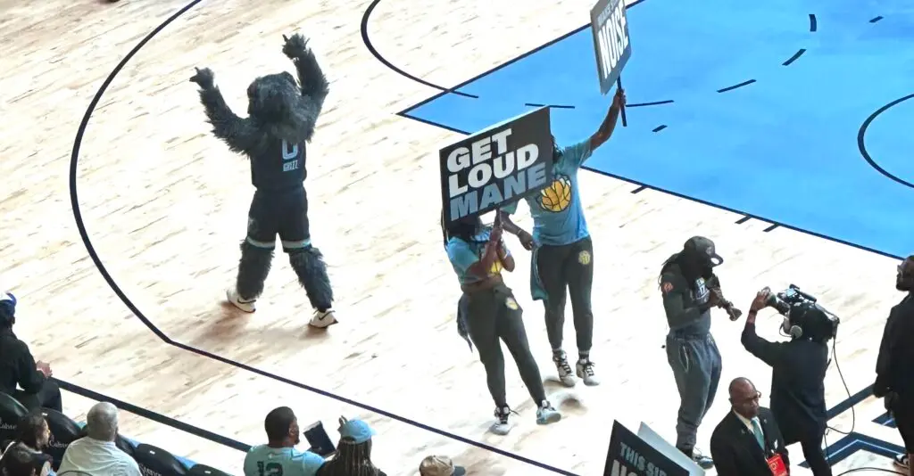 Grizz the mascot of the Grizzlies
