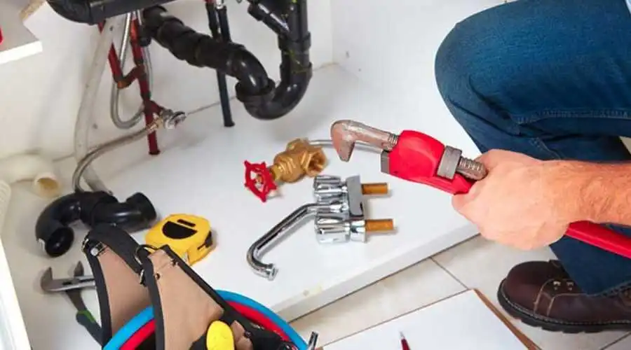 Expert Plumbing Santa Cruz CA plumbers handling emergency plumbing services for leak and pipe issues