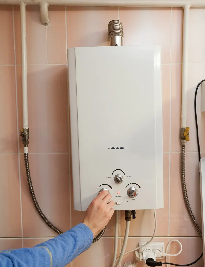 Hand turning knob on water heater