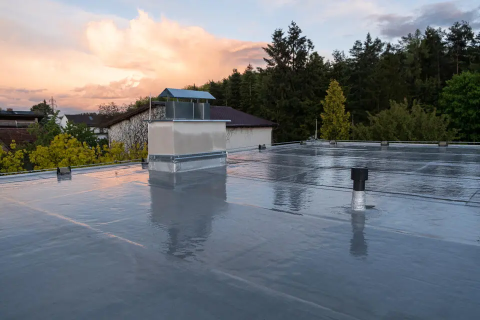 roof coating-flat roof after a fresh coating