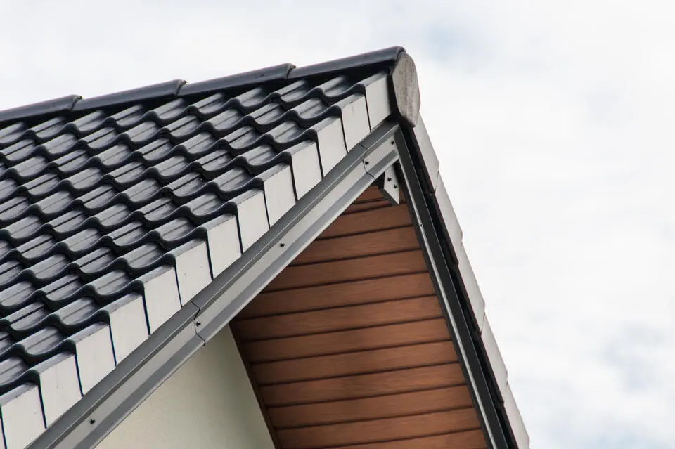roof overhang-gable roof overhang