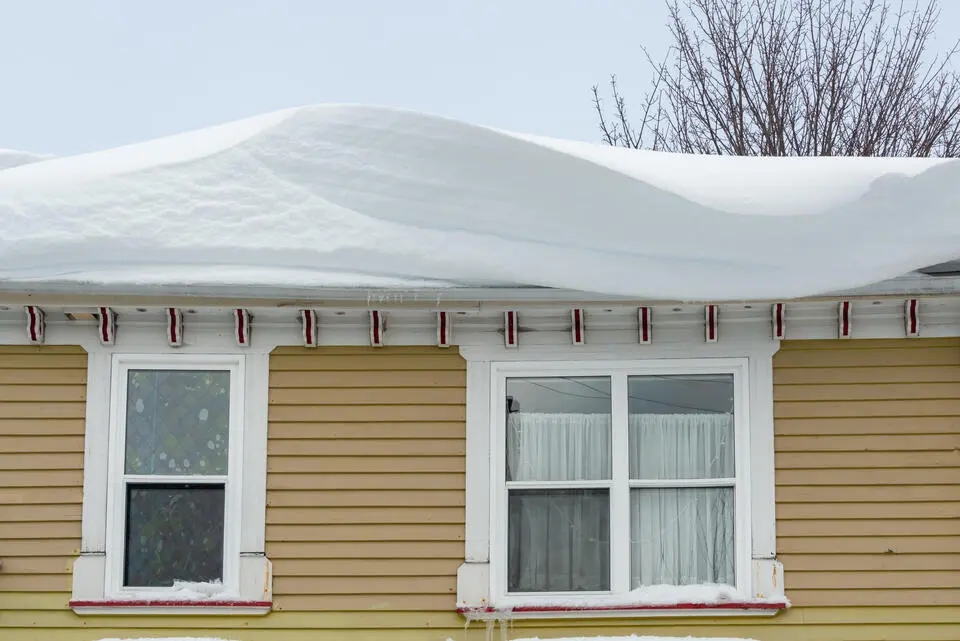 roof overhang-protection during winter on house