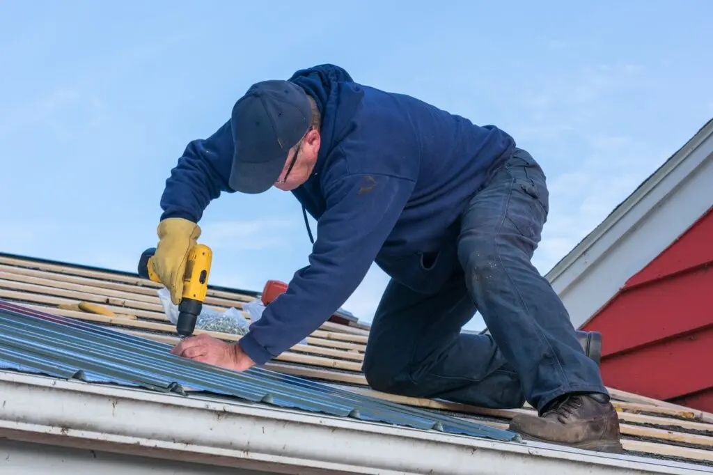 roofer repairing roof leaks