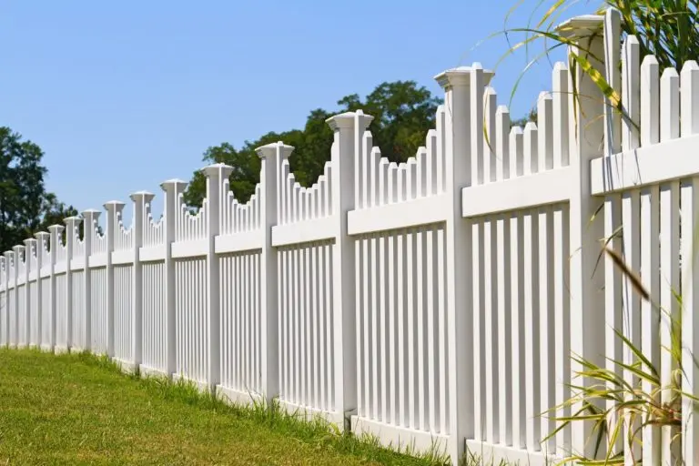White vinyl fence with contemporary look surrounding a homes back yard