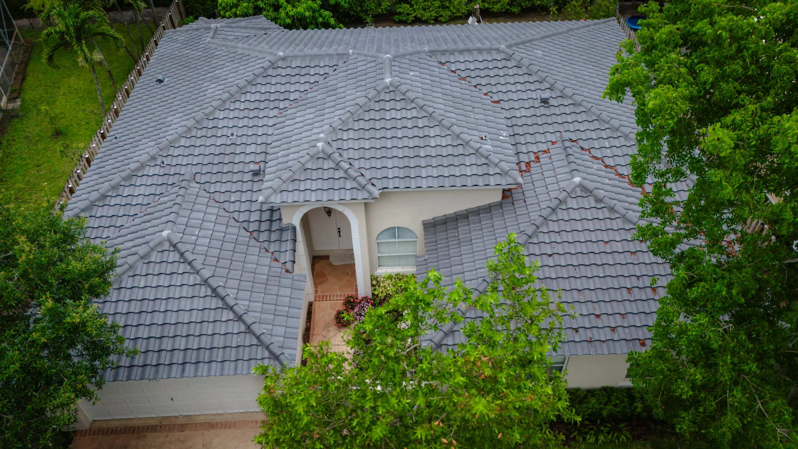 Distinctive Roofing - Wind Uplift Dangers and How to Prevent Roof Failure