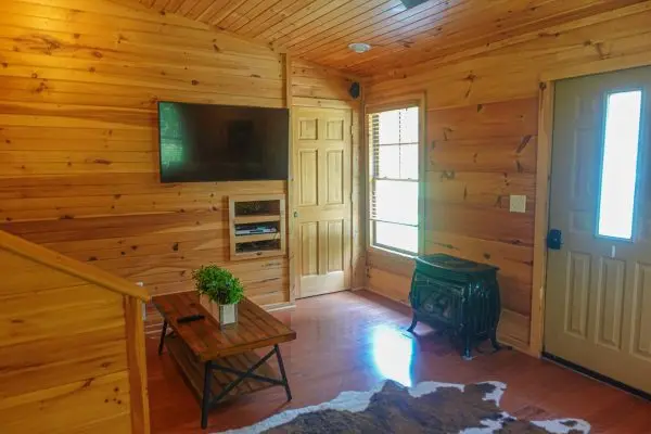WildernessCove-GreenRiverCabin-inside-livingroomentrance2 WildernessCove-GreenRiverCabin-inside-