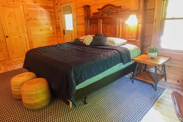 WildernessCove-GreenRiverCabin-inside-mainbedroom1 WildernessCove-GreenRiverCabin-inside-