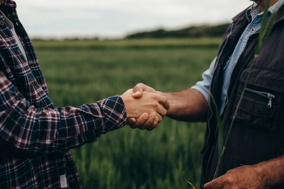 Close-up of a handshake between a Minneapolis homeowner and a roofing contractor