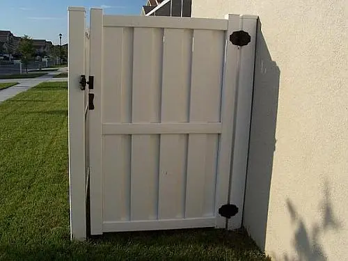 Vinyl & PVC Fencing 7