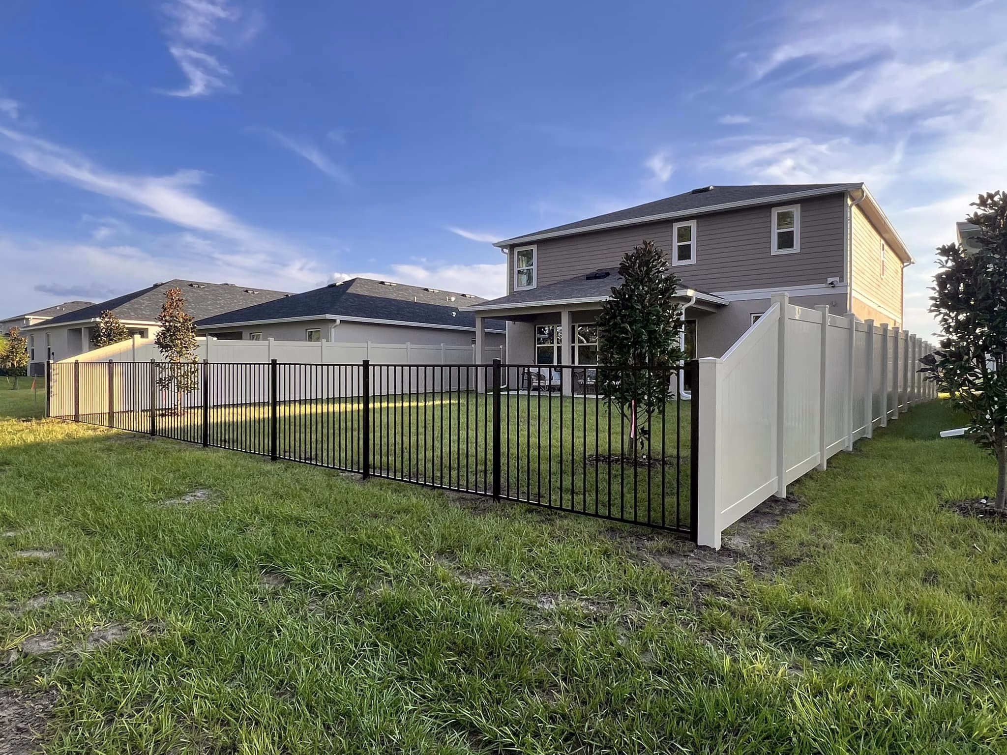 Aluminum vs Vinyl Fence