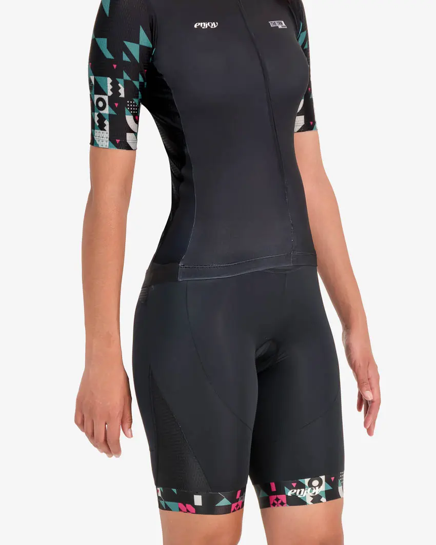 Three quarter of the womens tri short in the Full Monte design. Triathlon clothing made by Enjoy.cc