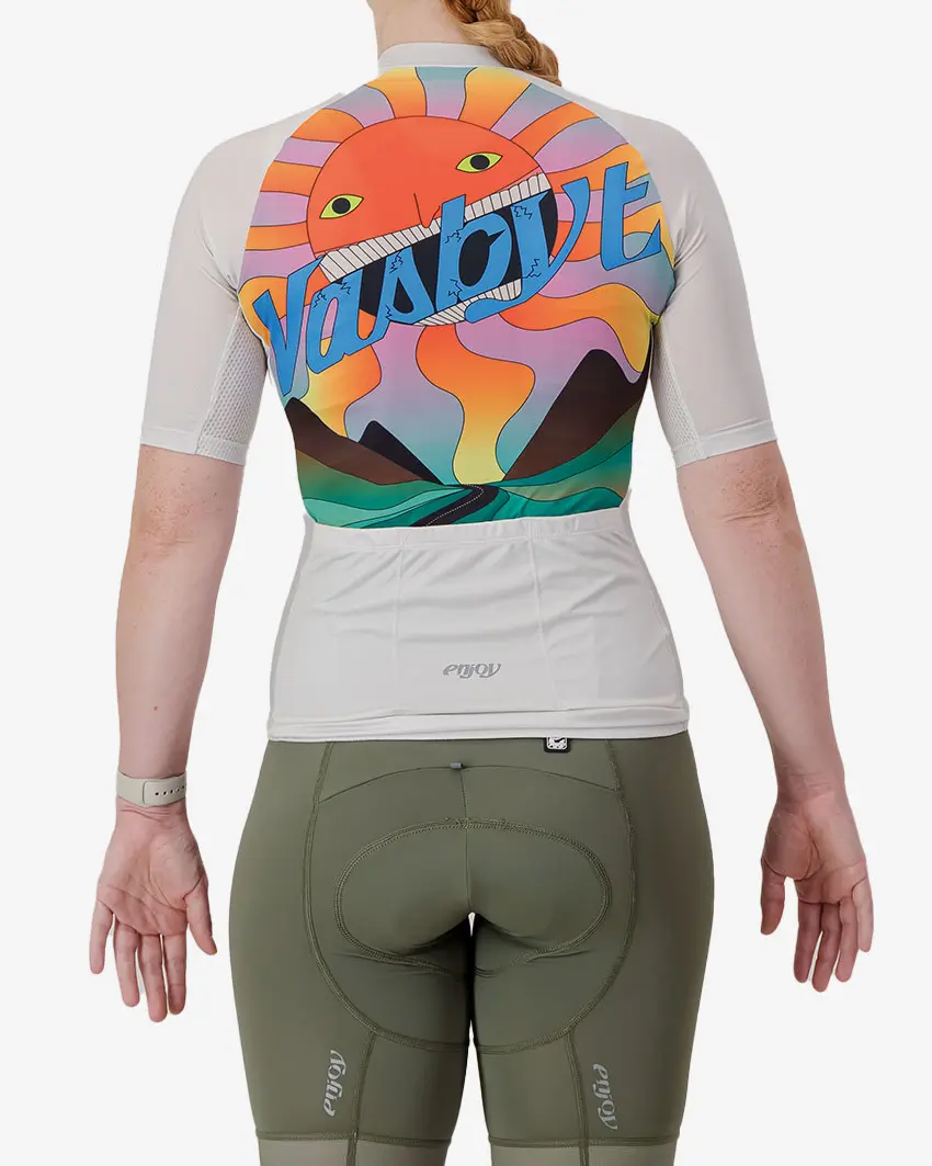 Back view of the Supremium Women's cycle jersey in light colour Vasbyt design by enjoy.cc