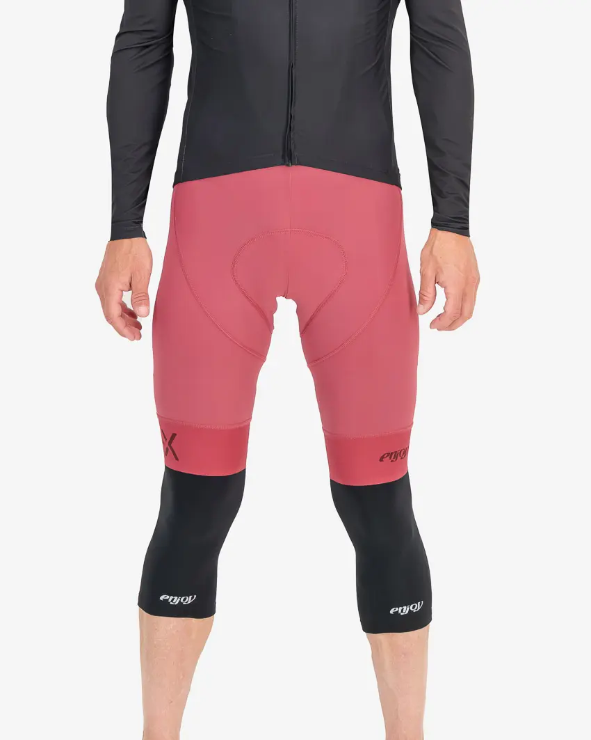 Front view of the mens fleeced kneewarmer with reflective detailing made by Enjoy.cc