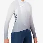 Three quarter of the mens long sleeve Supremium cycling jersey in the Grey gradient design