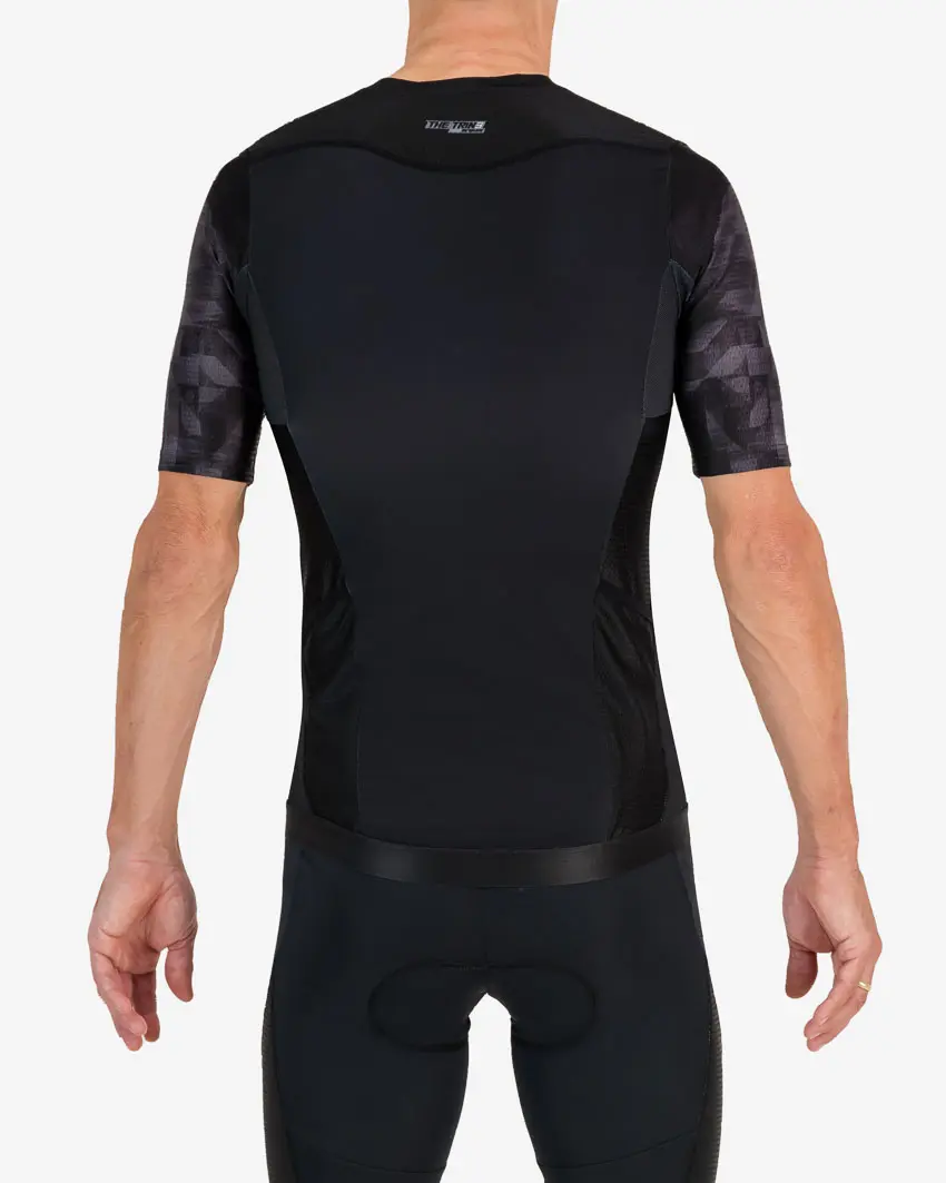 Back of the mens tri top in the Pace design. Triathlon clothing made by Enjoy.cc