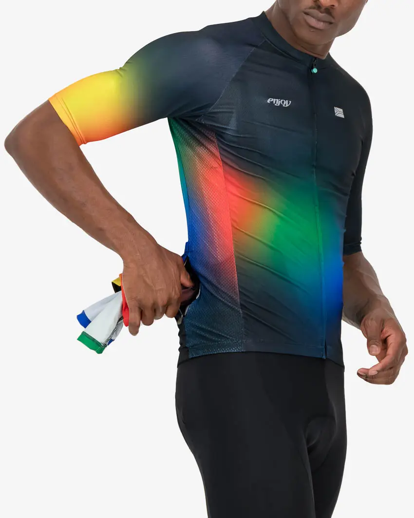 Pocket detail of the mens cycling jersey in the black State Capture Supremium design by enjoy.cc