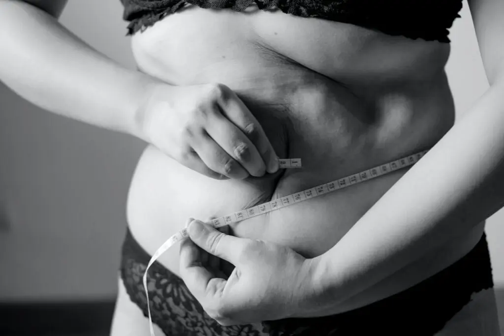 woman measuring her stomach