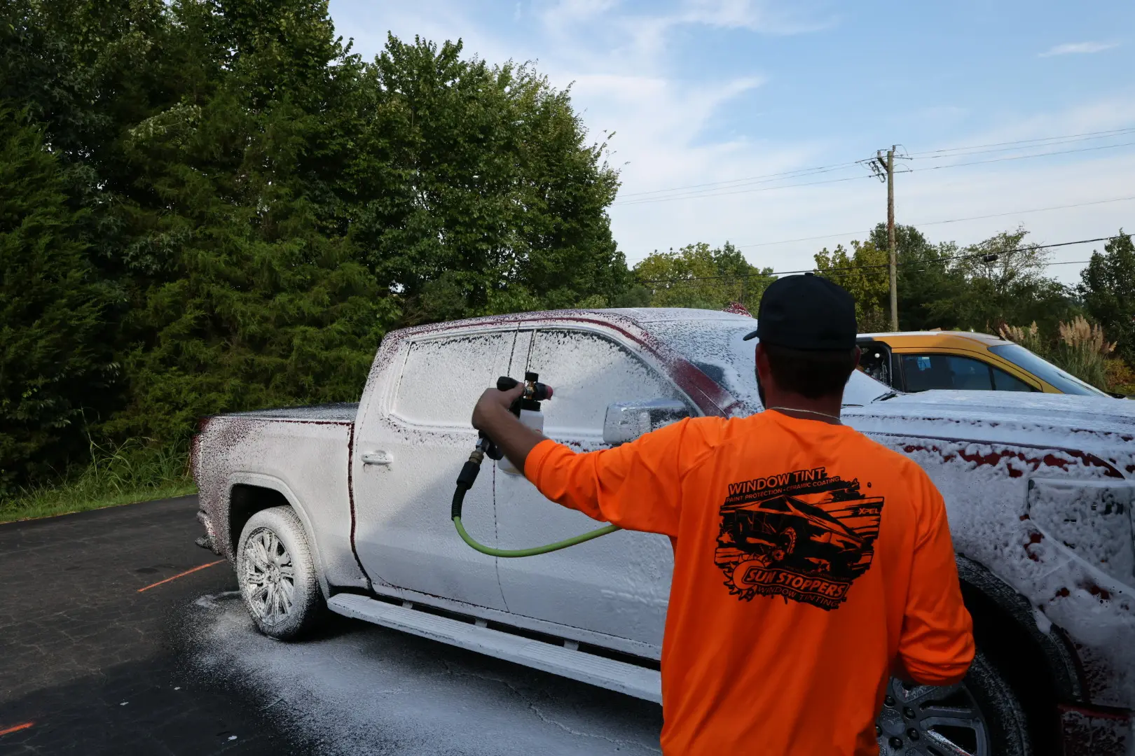 Detailing work on a vehicle finish