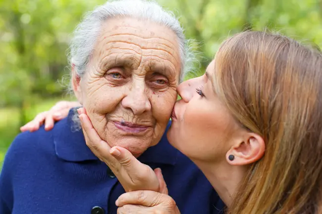 5 Ways to Help Your Loved One Adjust to Memory Care 1 may blog body