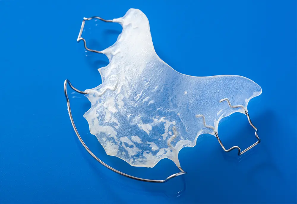 Image of a retainer