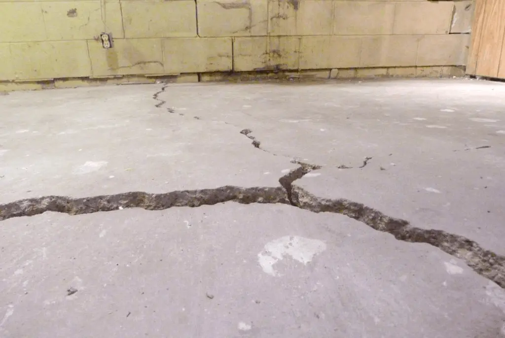 foundationcrack