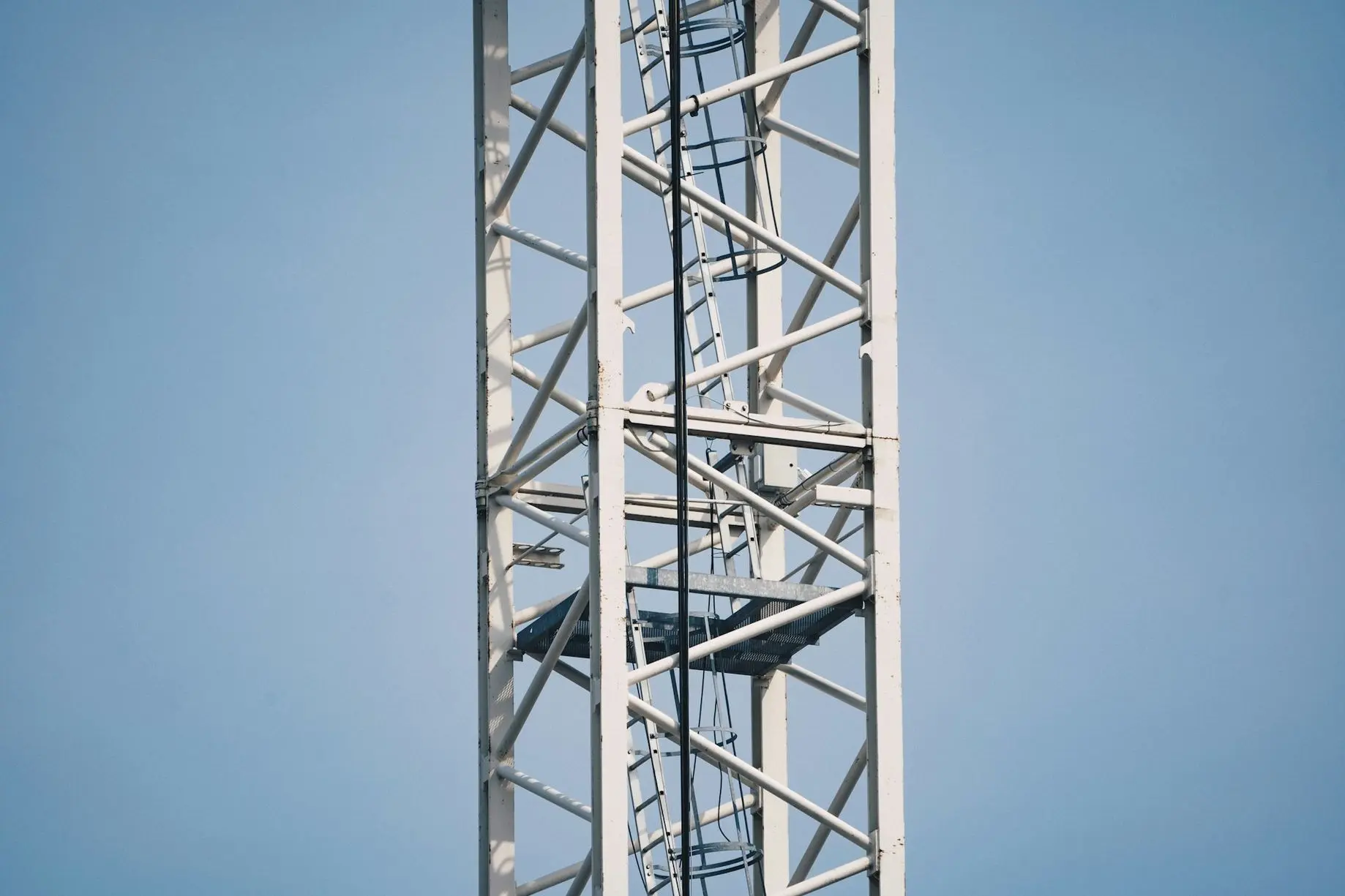 bence-balla-schottner-Zlw8zUPdqrA-unsplash support tower