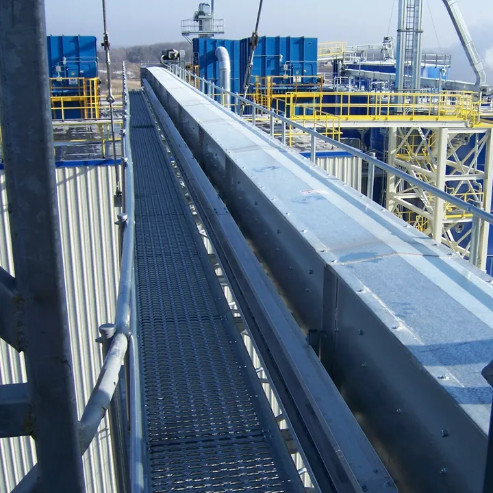 QL 17 Series Flat Bottom Drag Conveyors are designed for durability and long-lasting performance