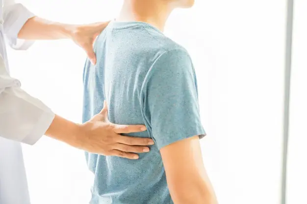 Ventajas de acudir a un cirujano ortopédico de la columna vertebral tras un accidente de tráfico