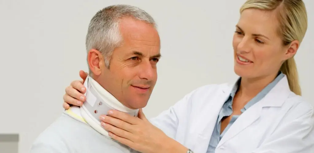 El latigazo cervical en los accidentes de tráfico, según un especialista de la columna vertebral