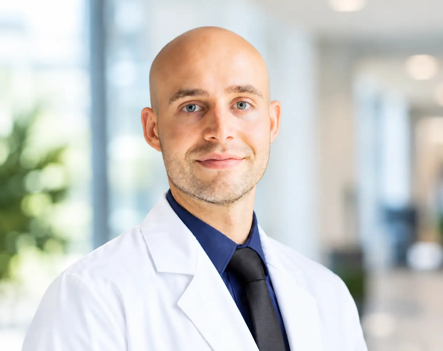Foto de perfil del Dr. Cherkalin - Cirugía de Columna de Nueva York