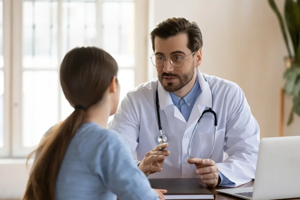 ¿Qué tipo de médico debe consultar tras un accidente de tráfico?