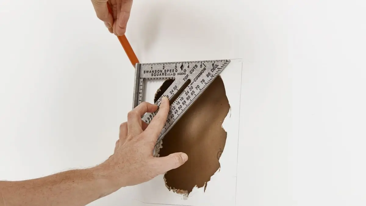 Simple Drywall Repairing Before Painting the Interior of the House