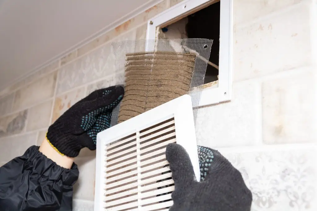 guy changing filter 