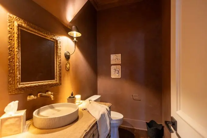 6R1A8782-HDR JH lime wall paint 167 example of lime wash in a guest bathroom professional interior painting service