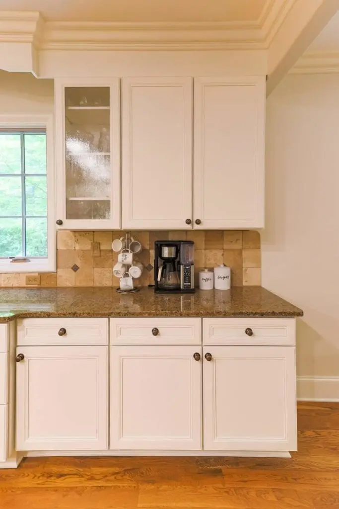 Picture of Renner painted cabinets