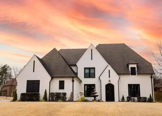 AverwaterSpectac_cropped Exterior Painting service Romabio masonry flat on brick home
