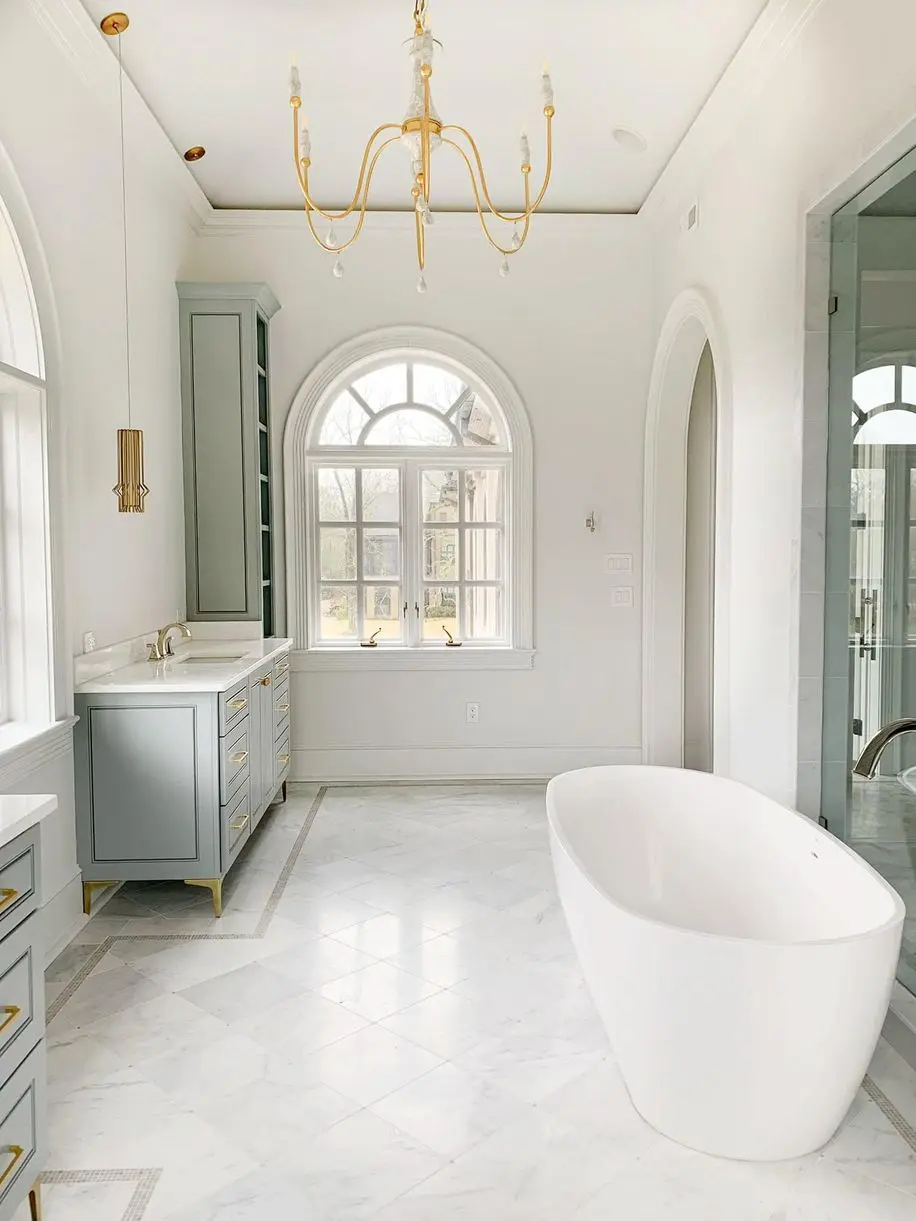 showing the color Pure white on the bathroom walls