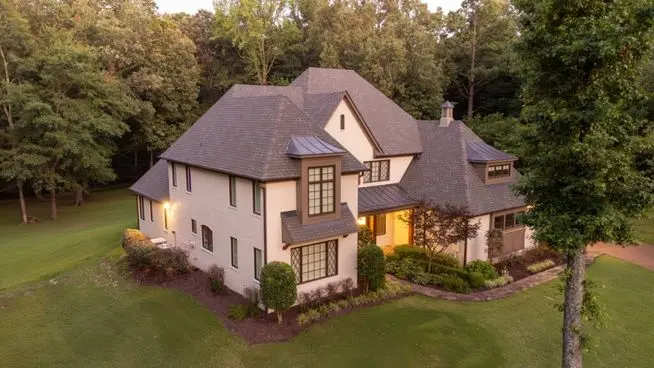 home in eads tn exterior painting service in Oyster Bar 7565 SW Night Horizon BM 2134-10 Fairview Taupe BM HC-85