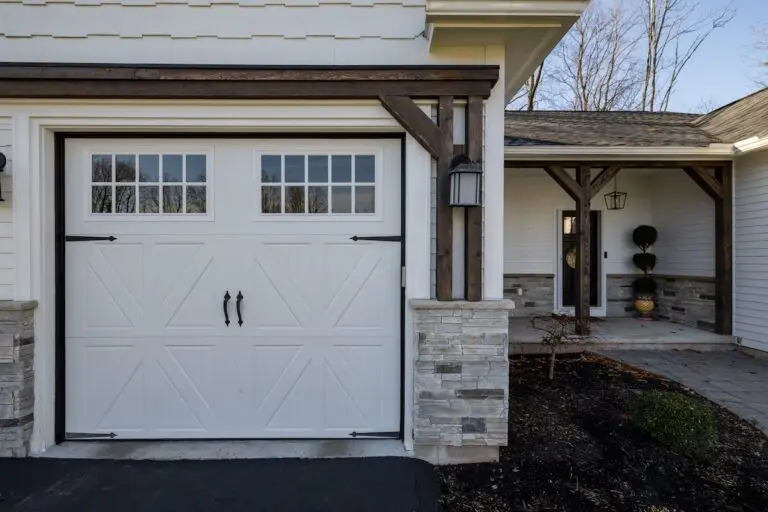 Genson modern white door