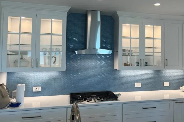 Tile Backsplashes Aren’t Out—Not Even Close