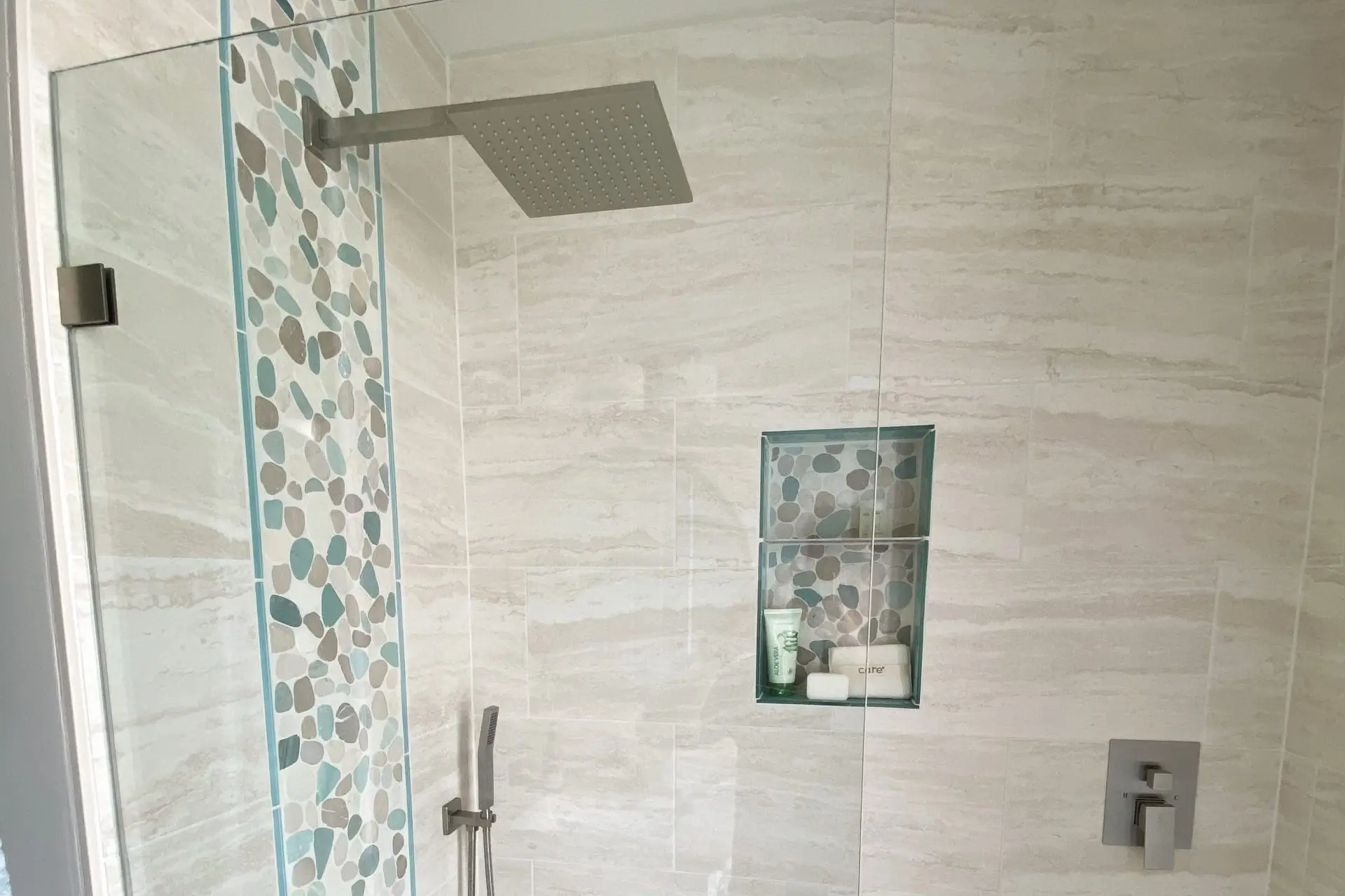Beachy Shower with Pebbles scaled e1760542392522